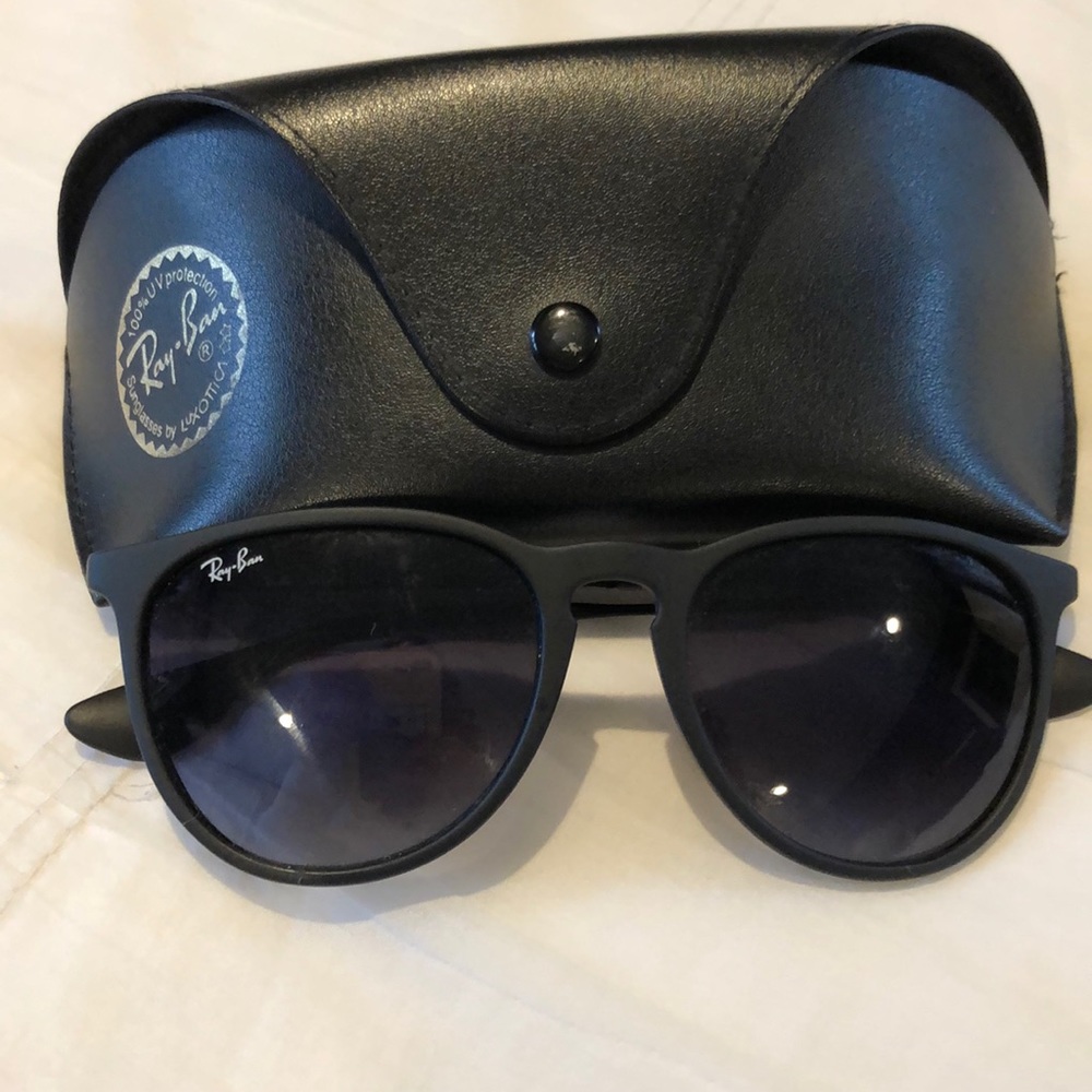 Black Rayban Erika’s